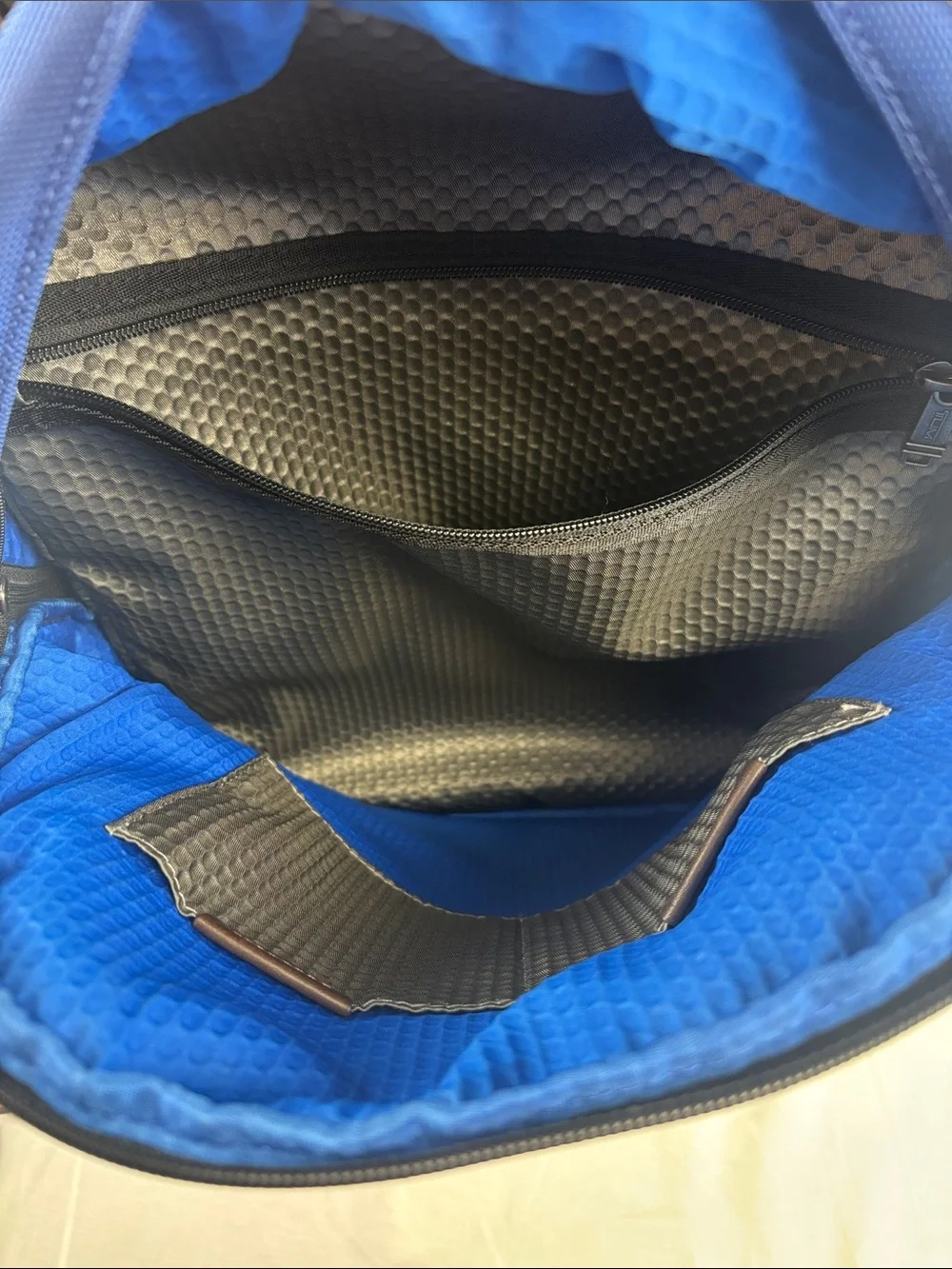 Tumi stains commuting